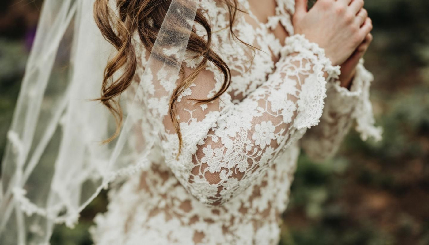 Wie passt Boho-Stil zur modernen Hochzeitsmode?